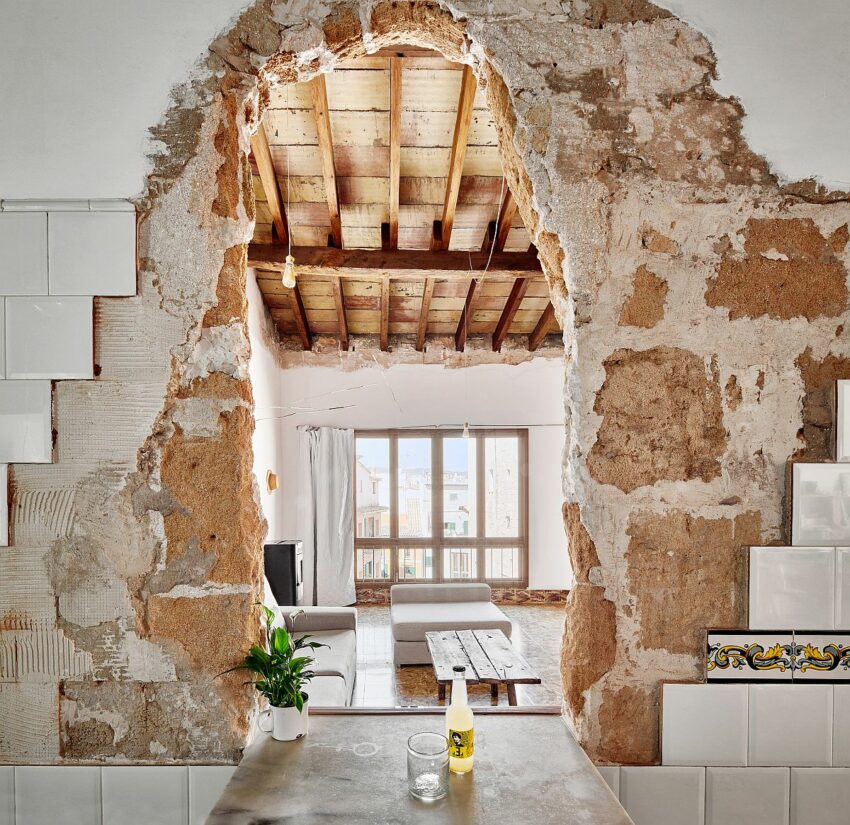 Read more about the article Dilapidated Old Home in Mallorca Gets a Smart Budget Makeover